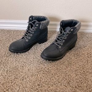 Black winter boots